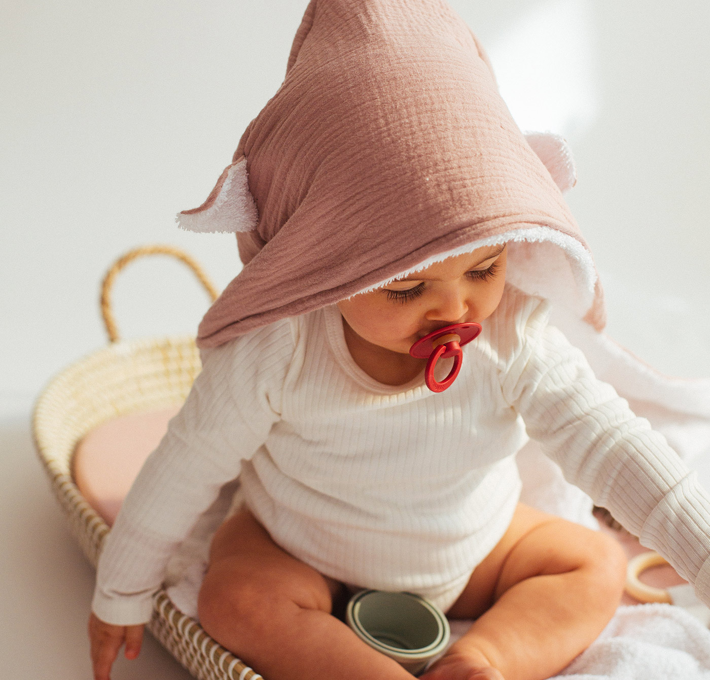 Capa de baño y chupete BIBS