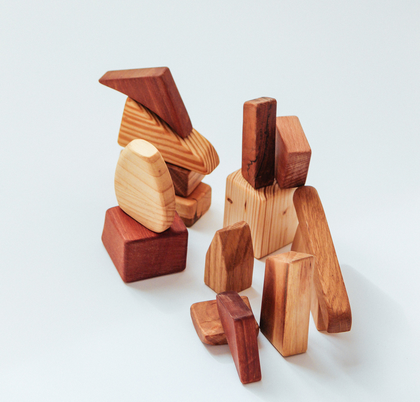 Juguete de construcción de madera artesanal