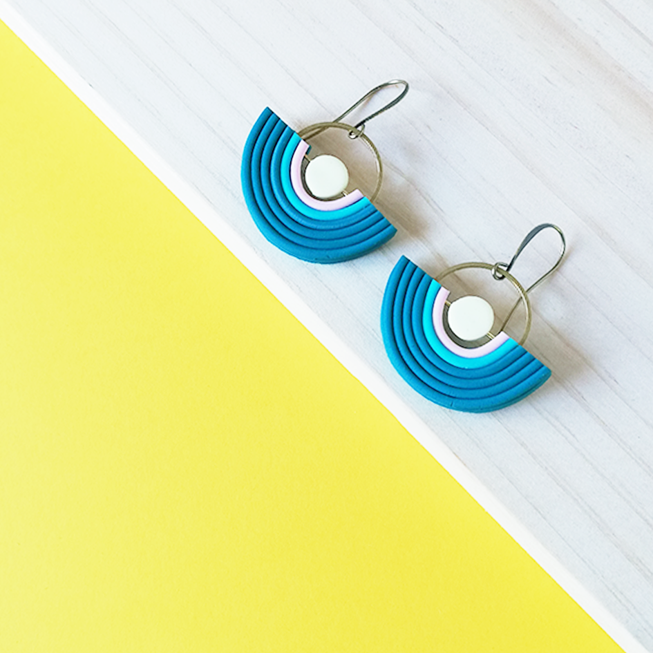 waves media luna azul-madera