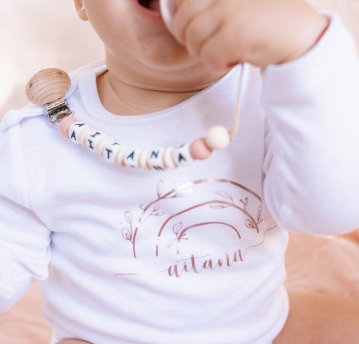 body-personalizado-rosa-bebe-arcoiris miniaris marca rem red de marcas